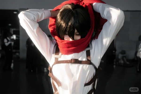 ảnh aot mikasa cosplay chiến đấu