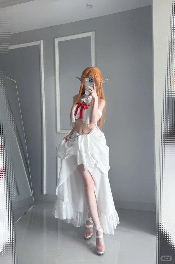 ảnh asuna cosplay tự sướng trước gương