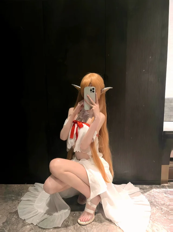 ảnh cosplay asuna yuuki khoe chân dài