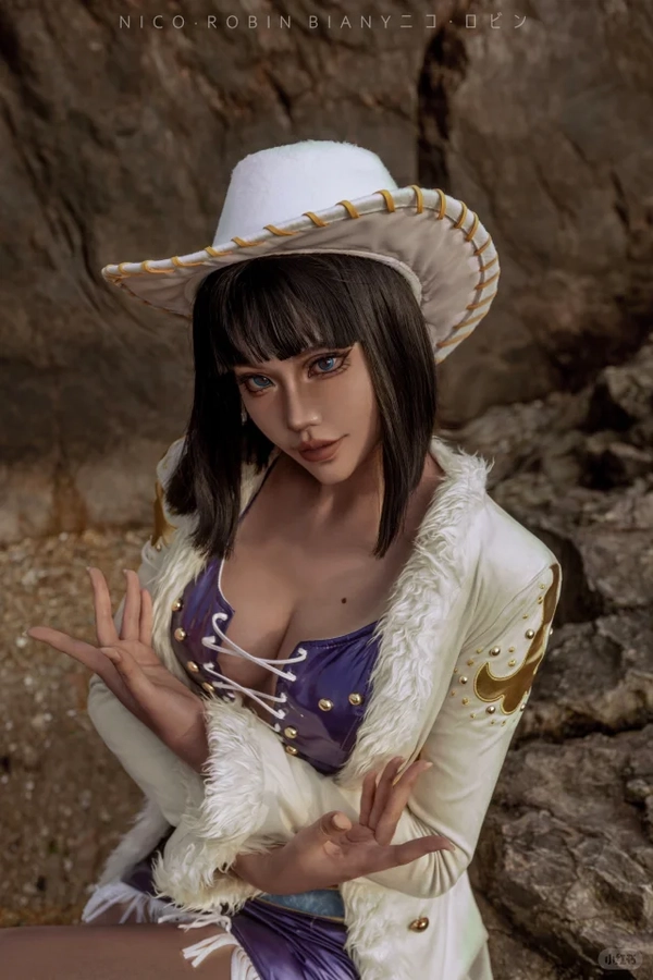 ảnh cosplay nico robin lạnh lùng