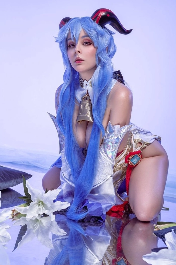 ảnh gái cosplay ganyu lộ hàng