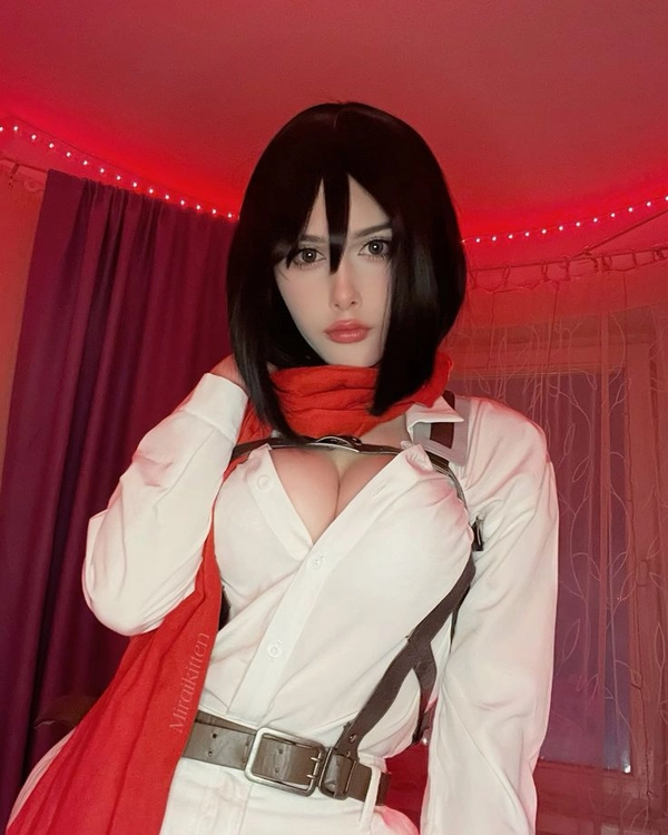 ảnh gái xinh cosplay mikasa hở ngực