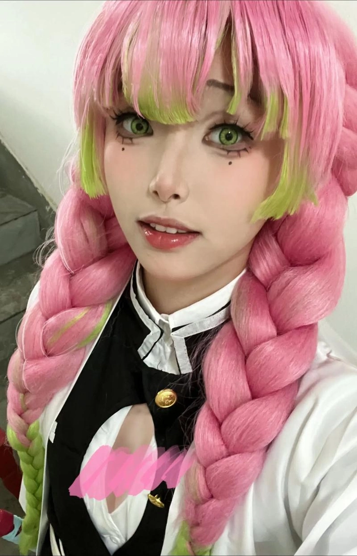 ảnh gái xinh cosplay mitsuri tóc hồng