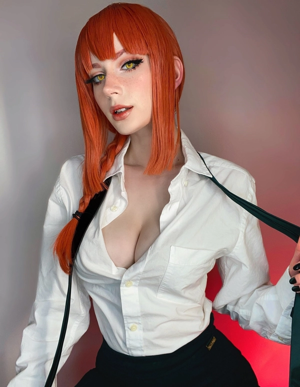 ảnh makima cosplay lộ khe ngực