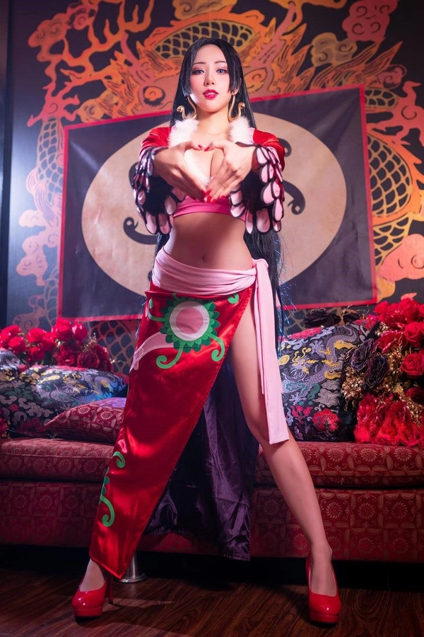 boa hancock cosplay​ chân dài miên man