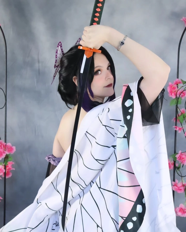 cosplay Shinobu Kouchou gợi cảm
