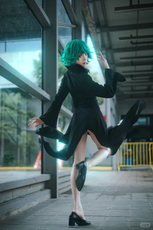 cosplay Tatsumaki lộ hàng