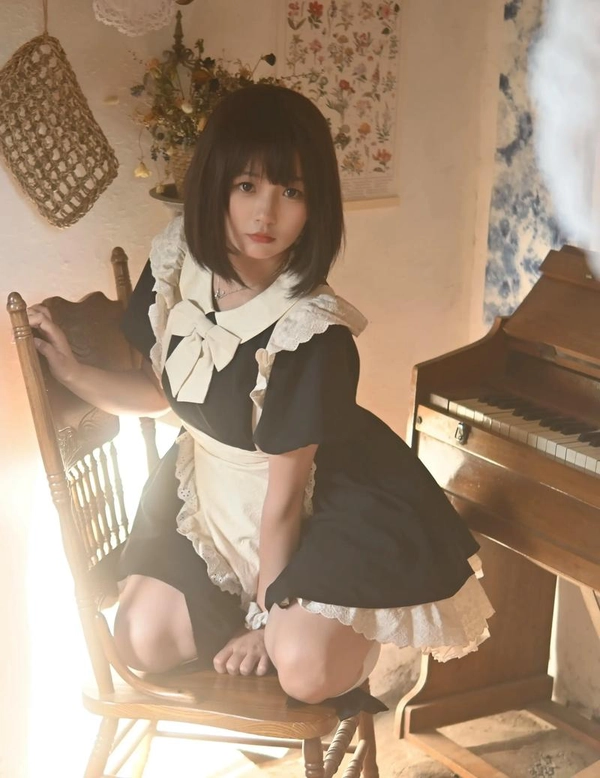 cosplay hầu gái quyến rũ
