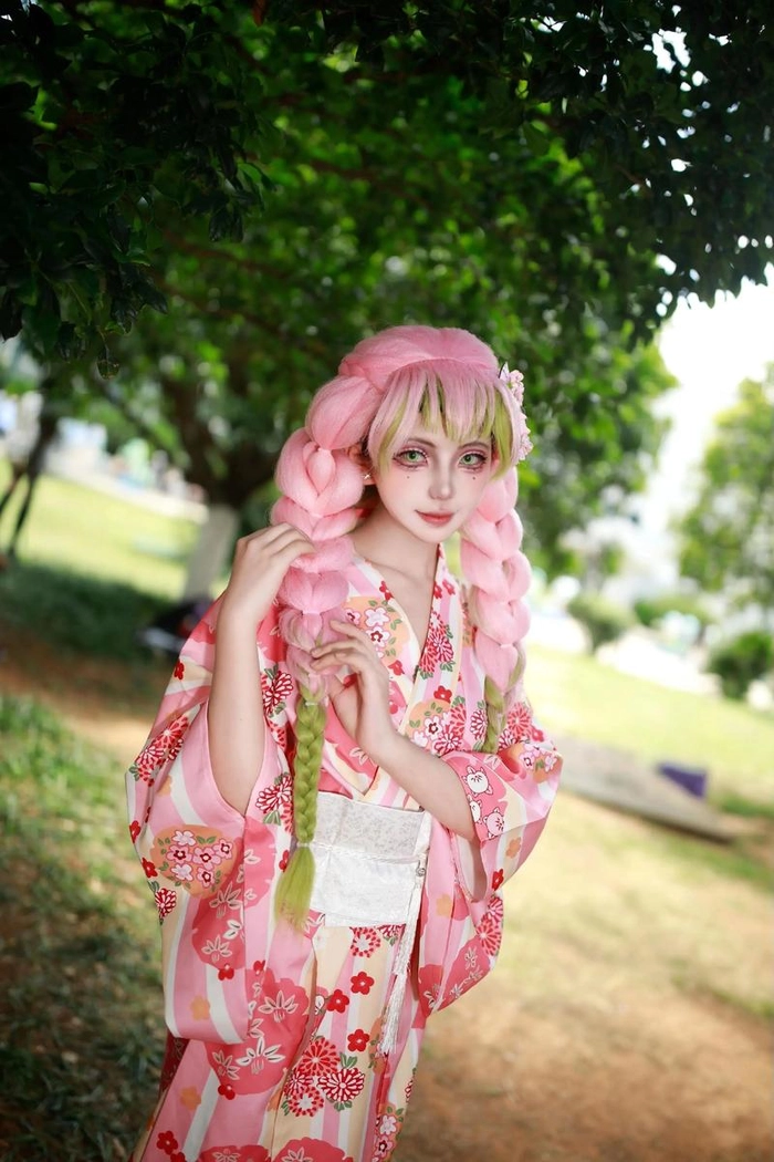 cosplay mitsuri cute