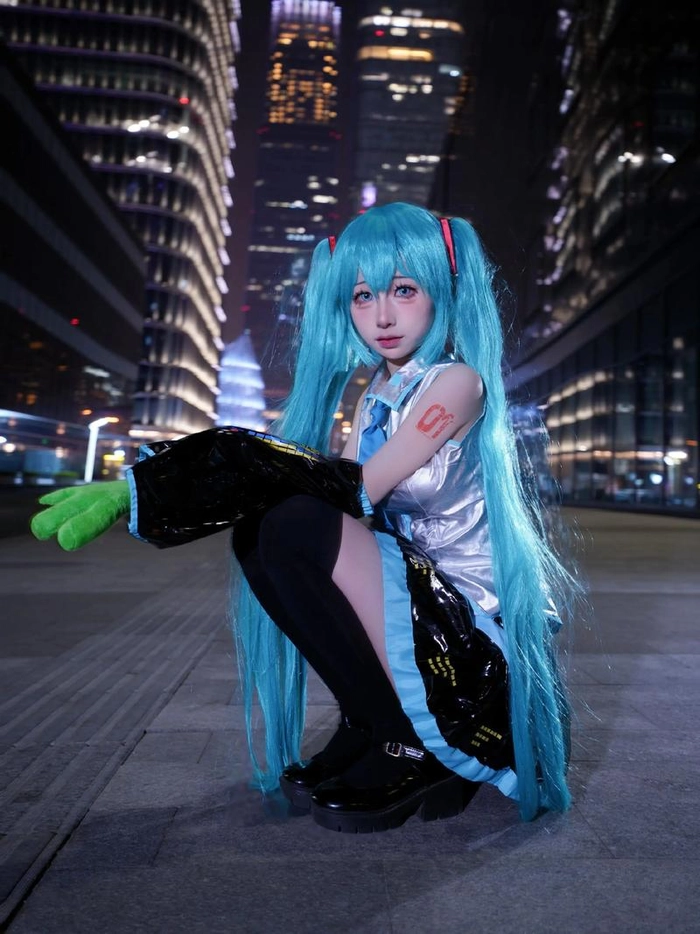cute hatsune miku cosplay