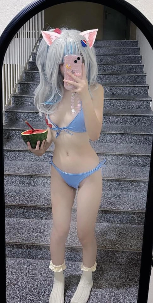 gái mới lớn cosplay mèo