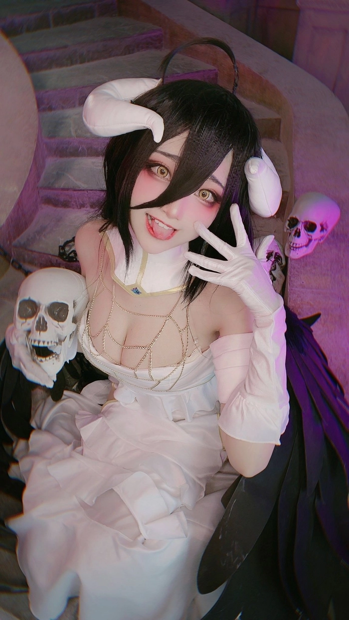gái xinh cosplay ma nữ to tròn