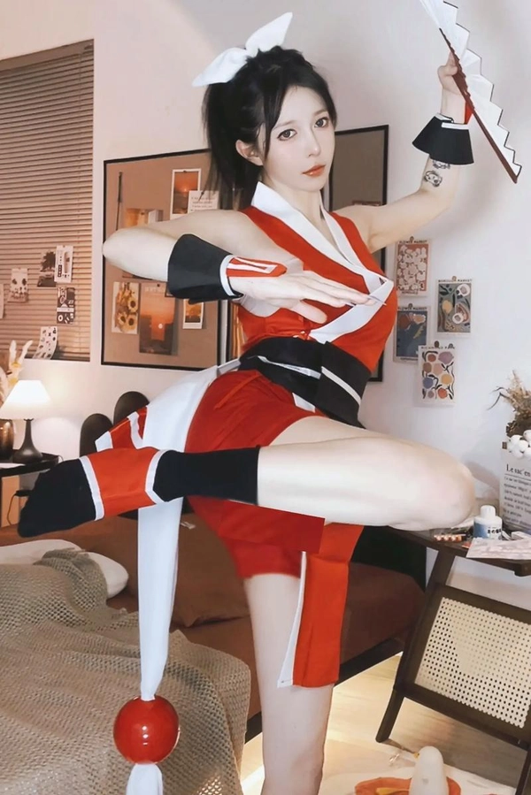 gái xinh cosplay mai shiranui lạnh lùng