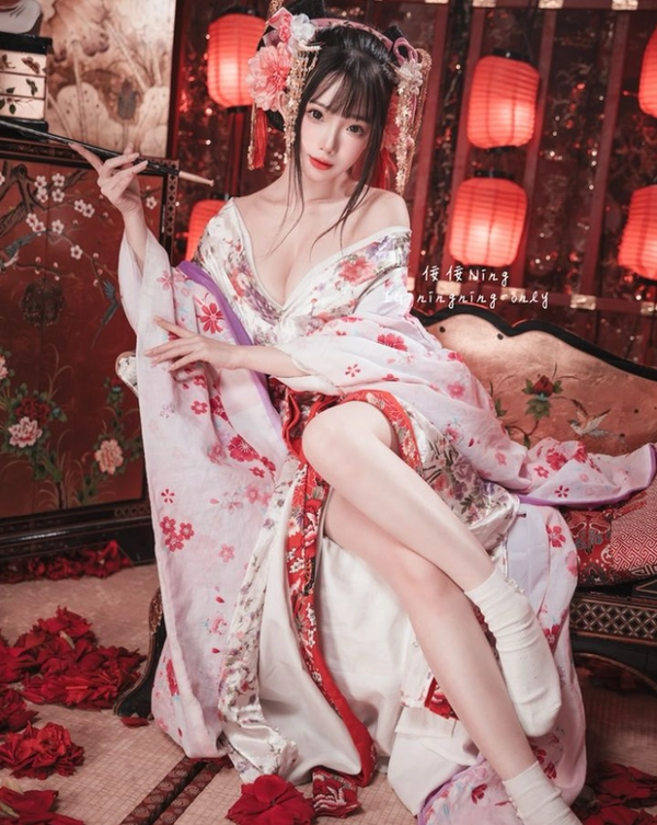 gái xinh cosplay mai shiranui mặc kimono