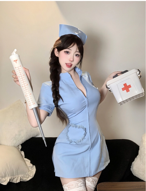 gái xinh cosplay y tá​ đáng yêu