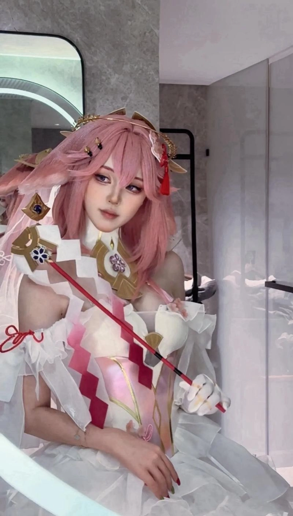 hình cosplay yae miko​ quyến rũ