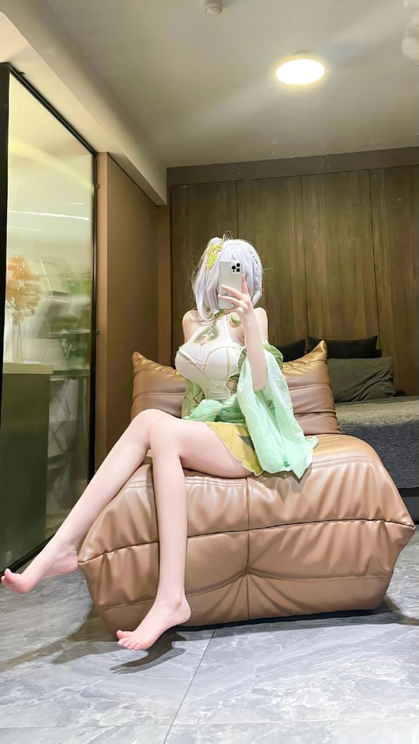 hình nahida cosplay gợi cảm