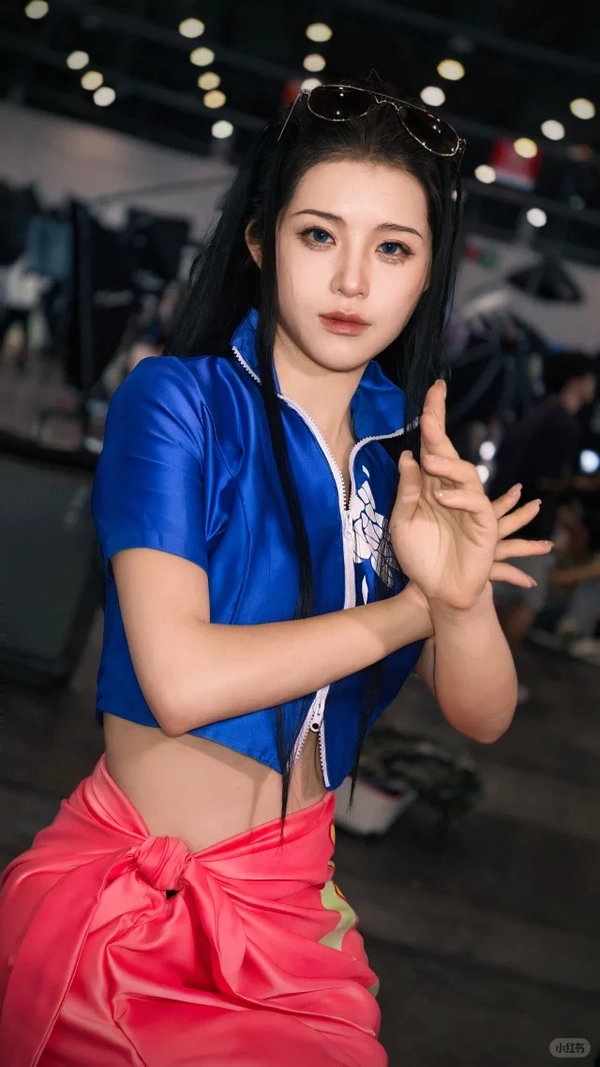nico robin cosplay gợi cảm