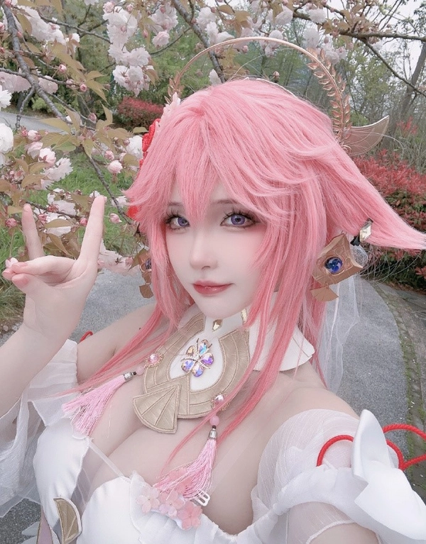 yae miko cosplay cute