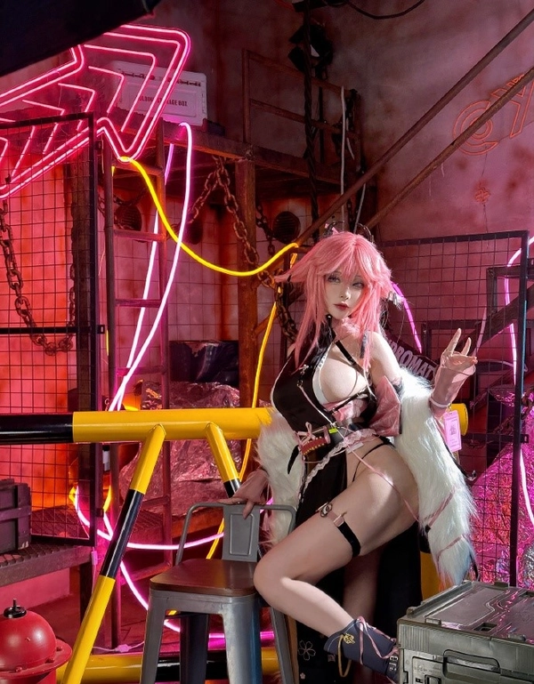 yae miko cosplay sexy