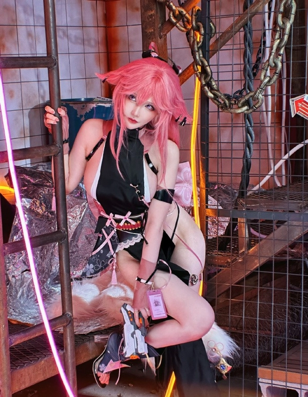 yae miko cosplay vú bự