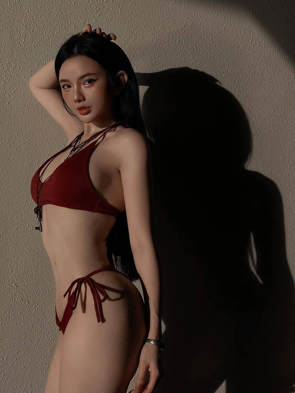 gái xinh khoe vòng 1 bikini