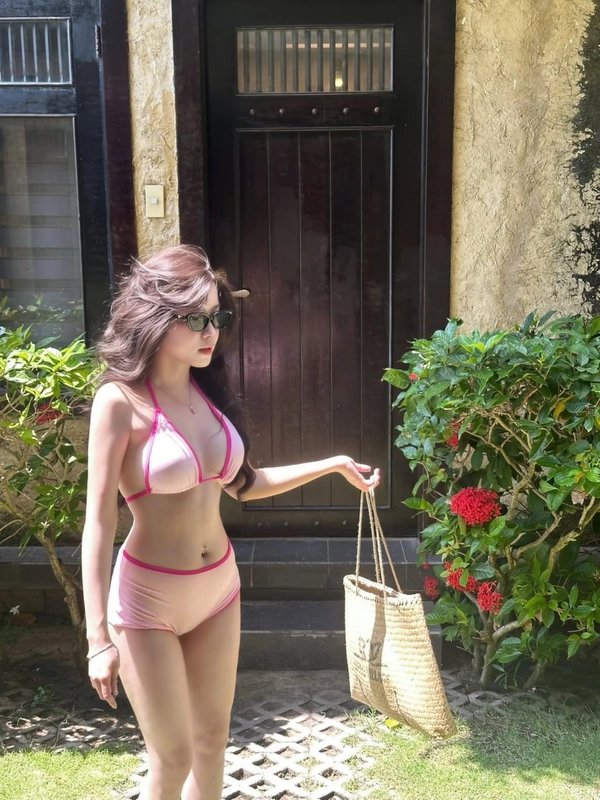 gái xinh mặc bikini siêu mỏng