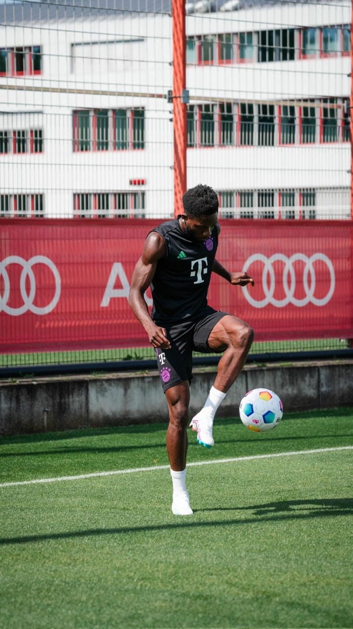 anh-alphonso-davies (16)