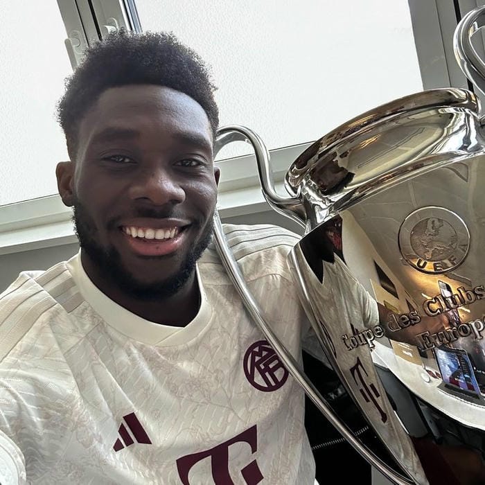 anh-alphonso-davies (2)