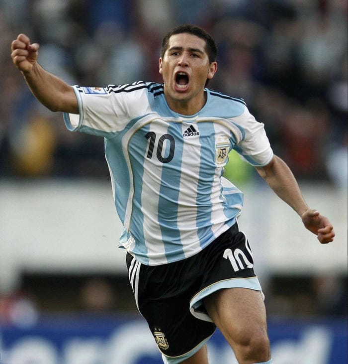 99+ Ảnh Juan Roman Riquelme đẹp nhất: Huyền thoại bóng đá Argentina