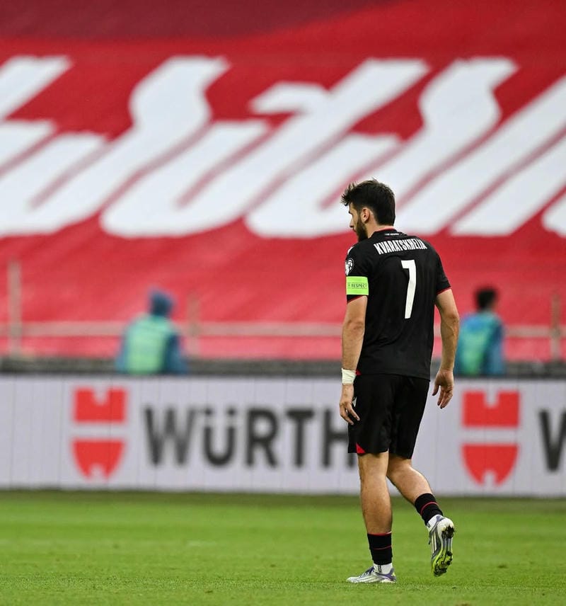 anh-khvicha-kvaratskhelia (11)