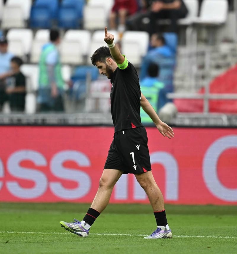 anh-khvicha-kvaratskhelia (12)