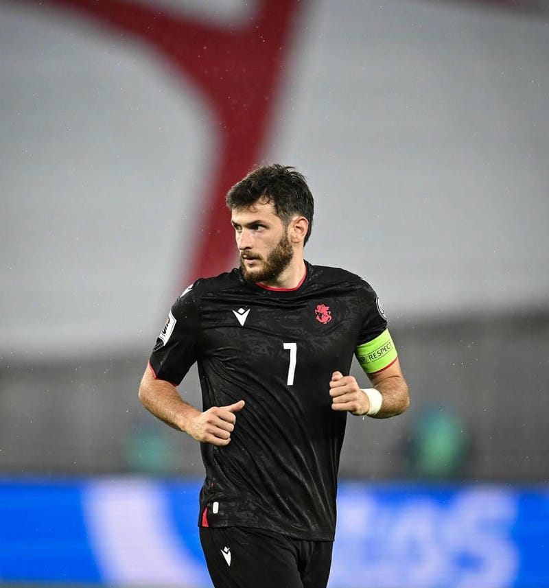 anh-khvicha-kvaratskhelia (13)