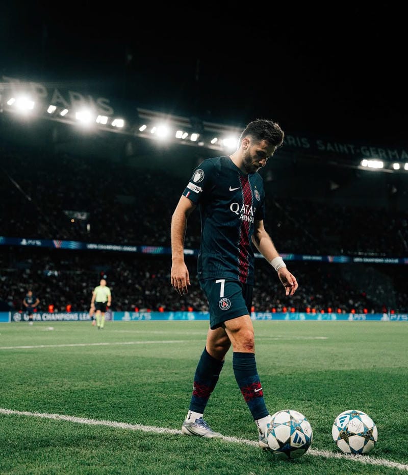 anh-khvicha-kvaratskhelia (14)