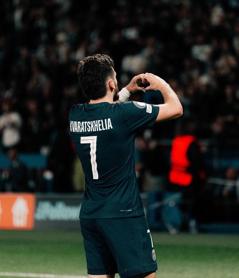 anh-khvicha-kvaratskhelia (15)