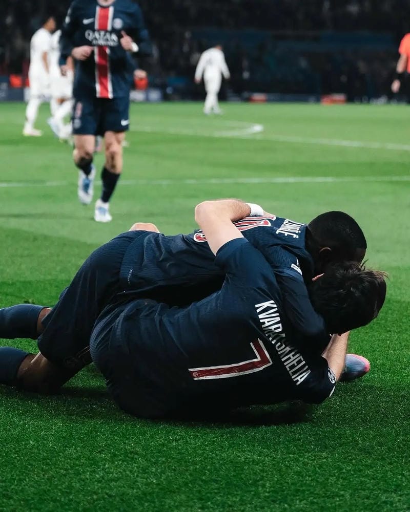 anh-khvicha-kvaratskhelia (23)