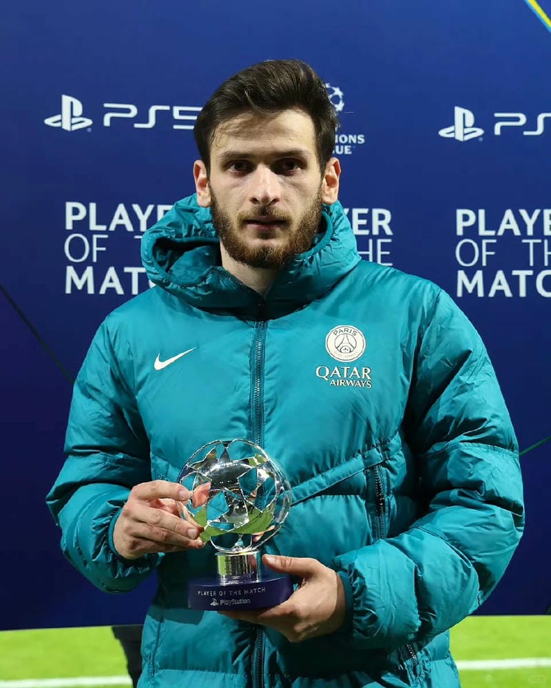 anh-khvicha-kvaratskhelia (24)