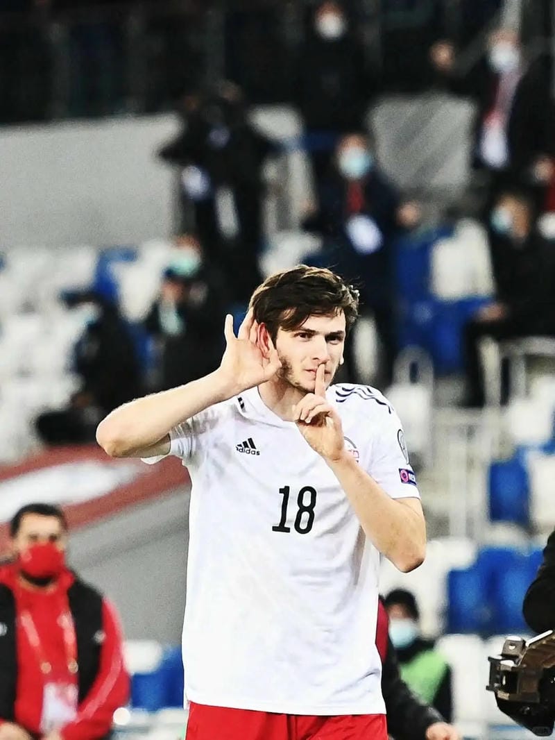 anh-khvicha-kvaratskhelia (26)