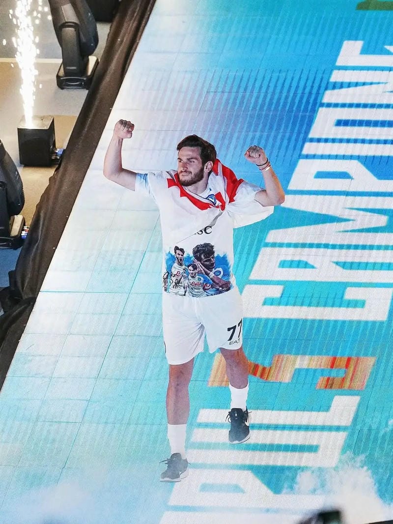 anh-khvicha-kvaratskhelia (30)