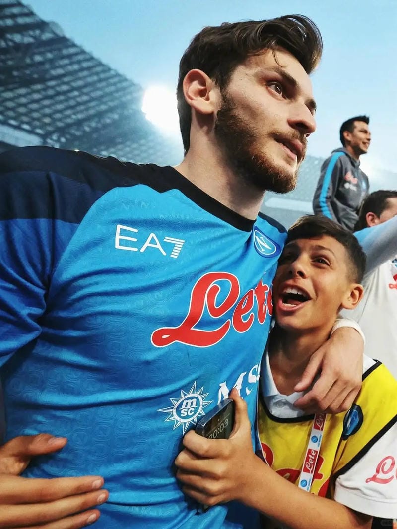 anh-khvicha-kvaratskhelia (31)