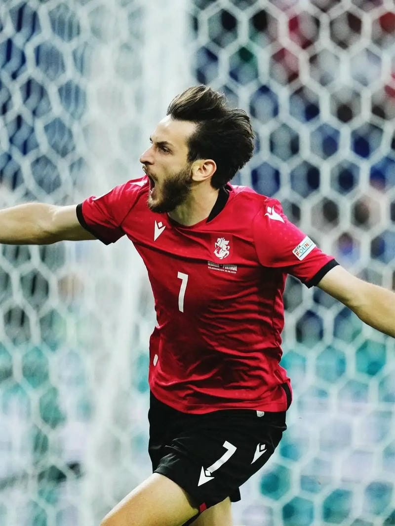 anh-khvicha-kvaratskhelia (34)