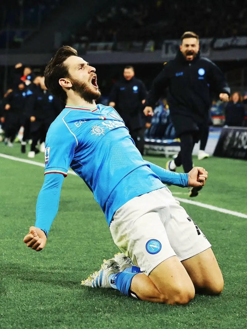 anh-khvicha-kvaratskhelia (35)