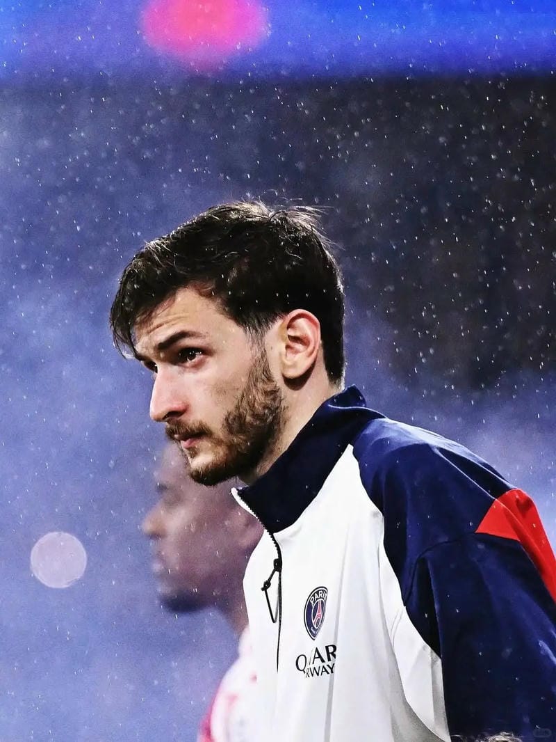 anh-khvicha-kvaratskhelia (37)