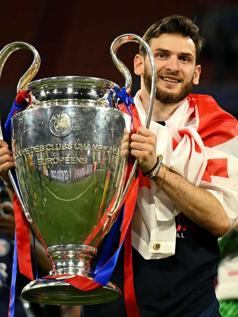 anh-khvicha-kvaratskhelia (39)