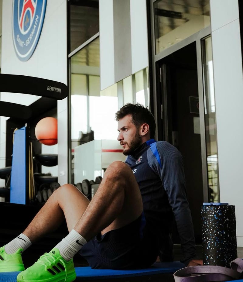 anh-khvicha-kvaratskhelia (8)