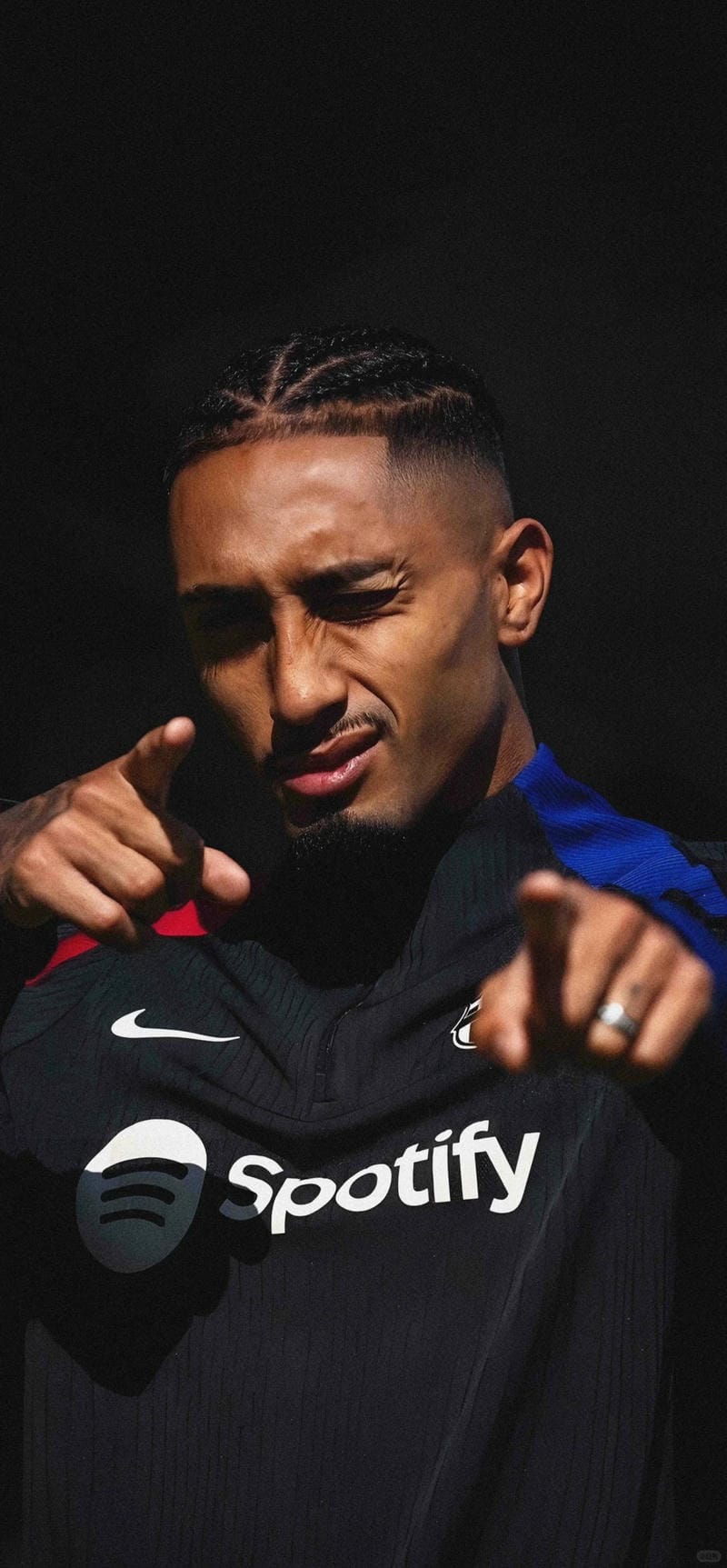 99+ Ảnh Raphinha đẹp xuất sắc: Từ kỹ thuật trên sân đến phong cách thời trang