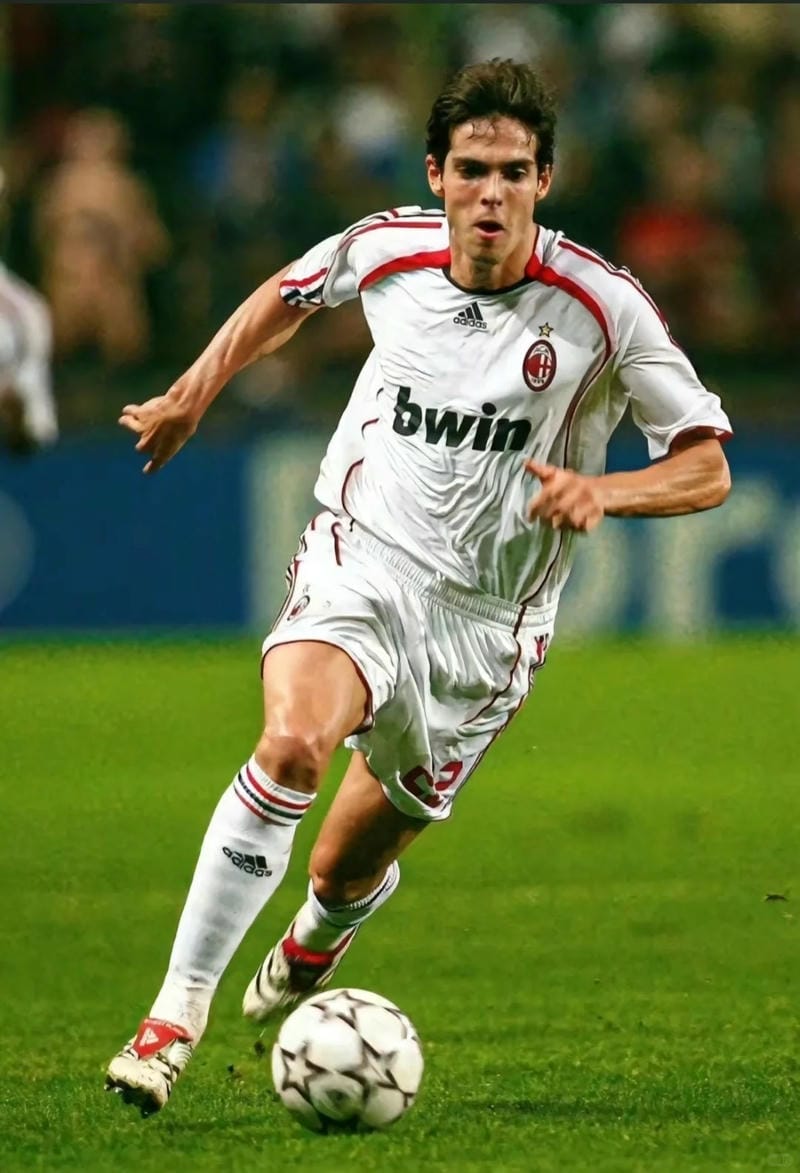 99+ Ảnh Ricardo Kaka đẹp xuất sắc, biểu tượng bóng đá và thời trang Brazil