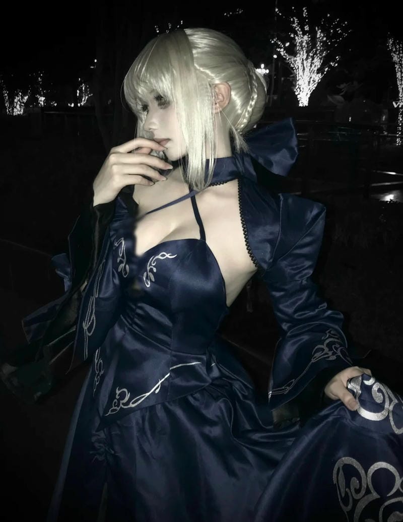 anh-alter-saber-cosplay (1)