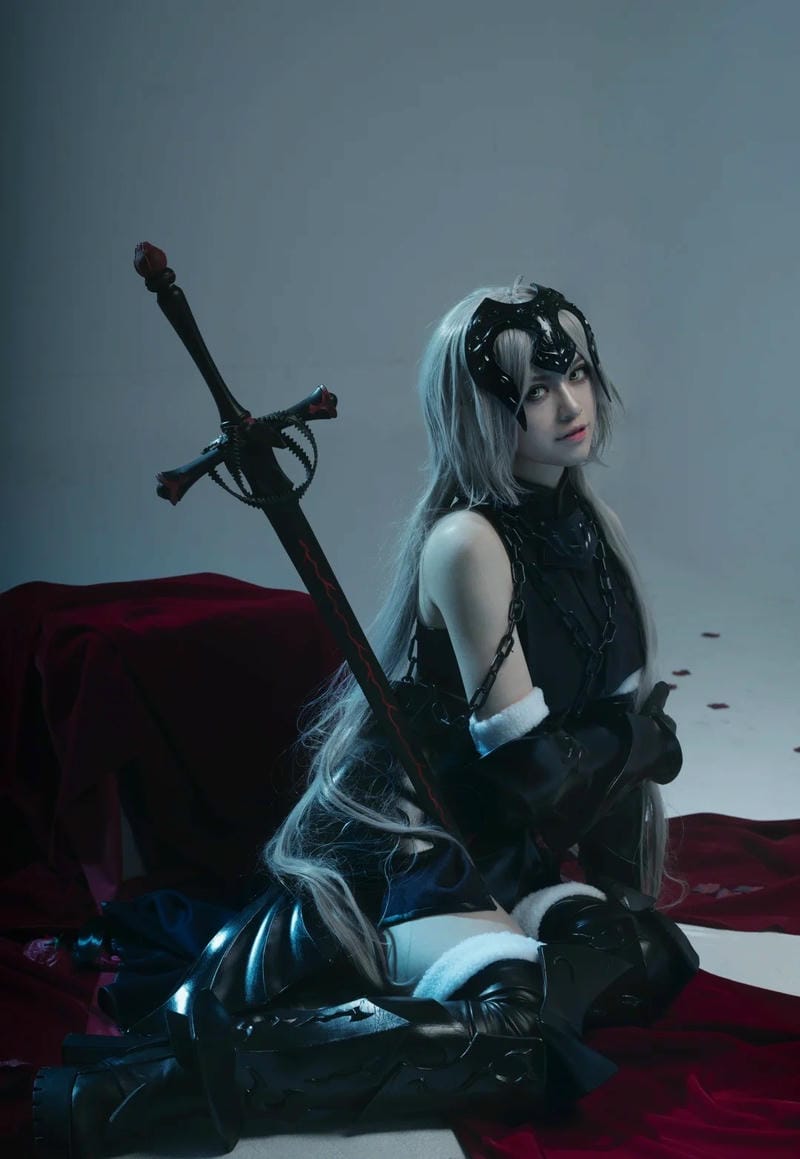 anh-alter-saber-cosplay (6)