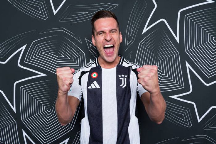 99+ Ảnh Arkadiusz Milik sắc nét ghi lại khoảnh khắc thi đấu ấn tượng nhất